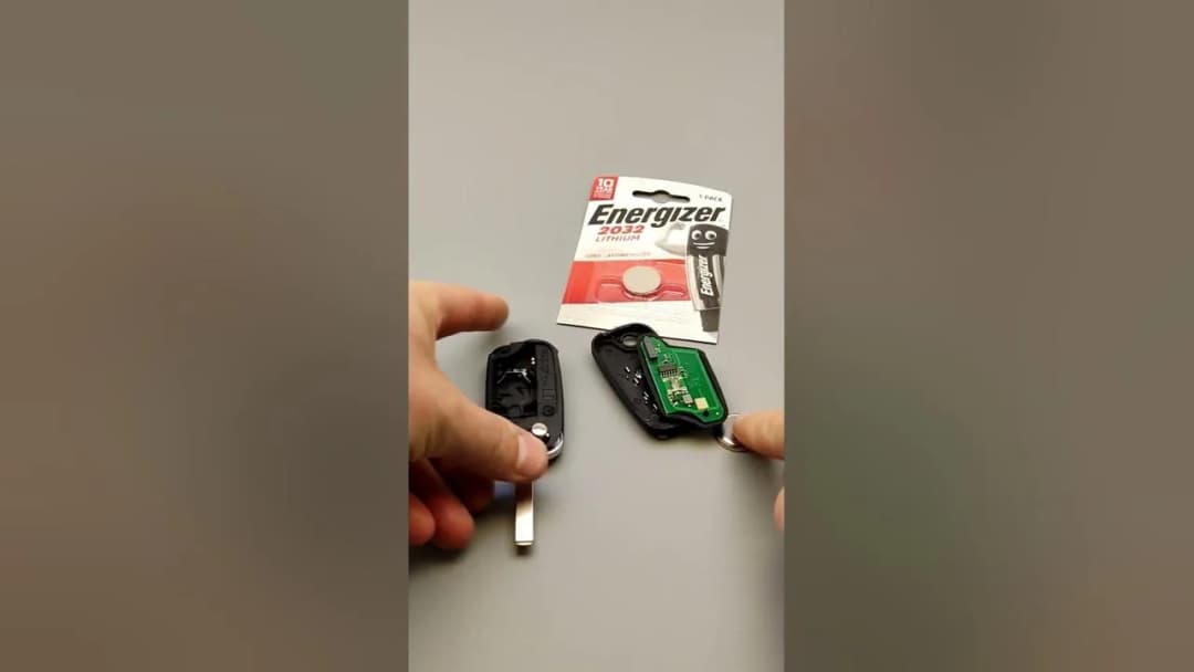 Jak wymienić baterię w kluczyku Renault Clio w prosty i szybki sposób
