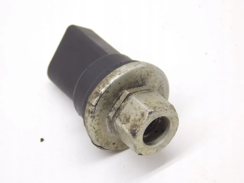 Czujnik ciśnienia klimatyzacji Audi 8e0959126 - kluczowa rola w układzie chłodzenia