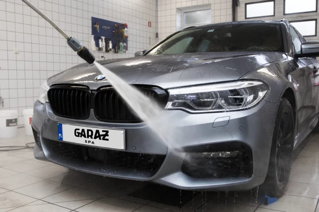 Jak prawidłowo myć samochód z powłoką ceramiczną, by uniknąć uszkodzeń