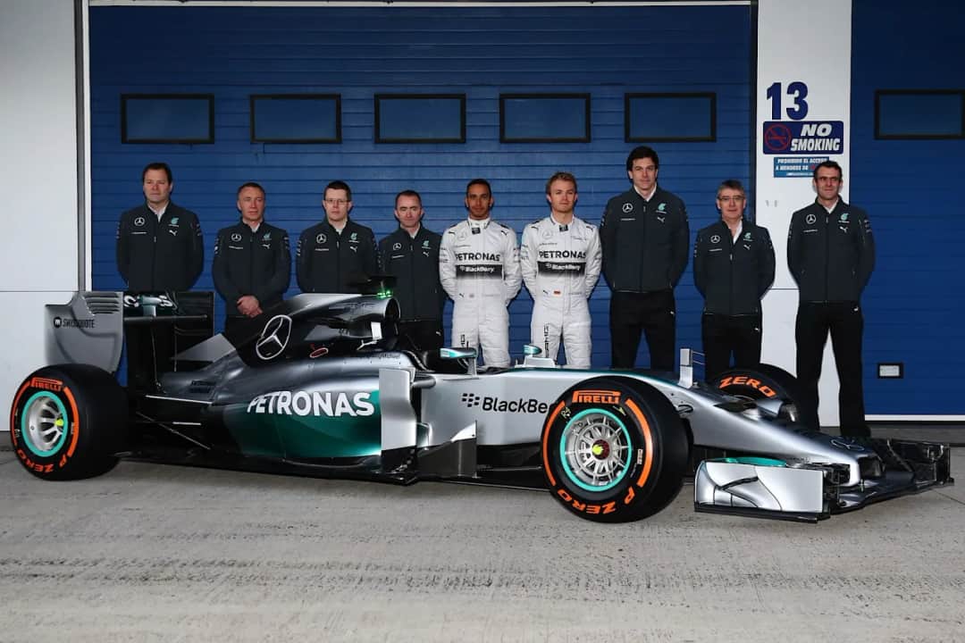 Mercedes-AMG F1 Team: historia, kierowcy, technologie i aktualne sukcesy w Formule 1