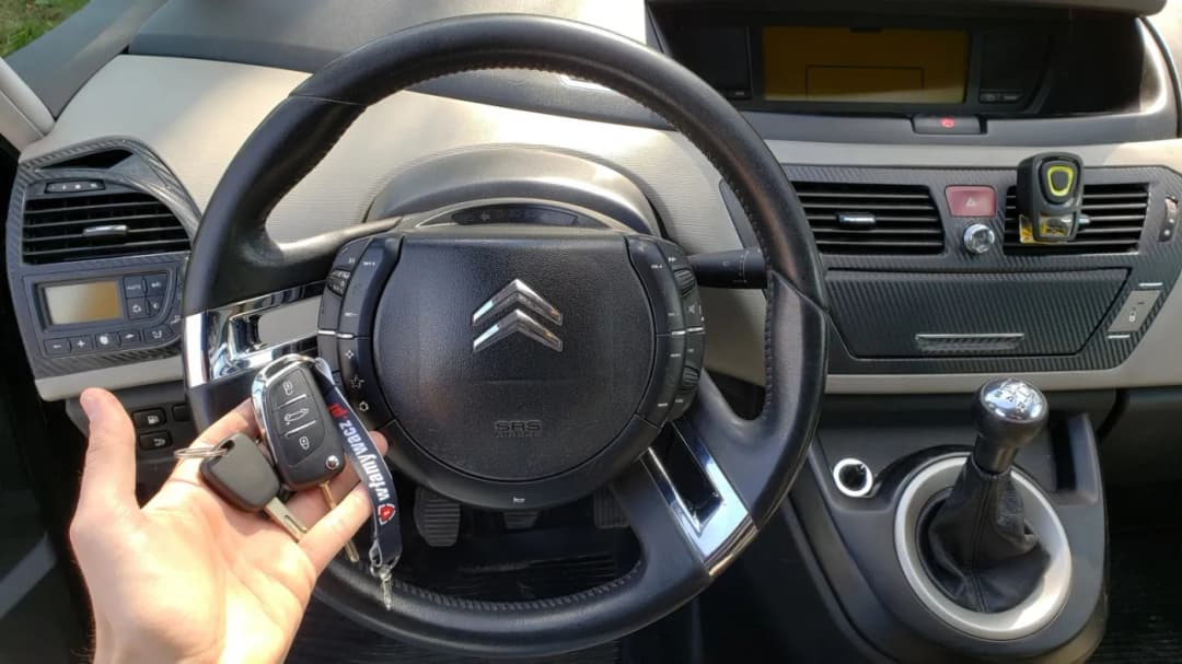 Jak Szybko I Bezpiecznie Otworzyć Citroena C4 Gdy Zatrzasnąłeś Kluczyki
