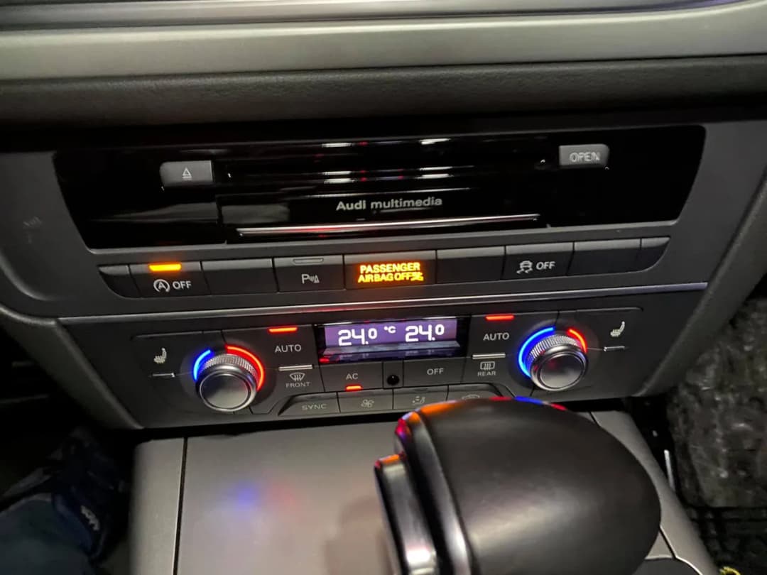 Kluczyk w Audi A6 C7 nie działa? Zobacz gdzie go przyłożyć awaryjnie