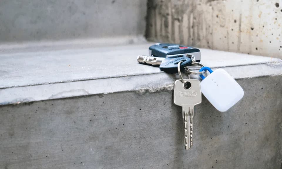 Jak znaleźć zgubione kluczyki od samochodu w domu - skuteczne sposoby na odnalezienie zgubionych kluczy