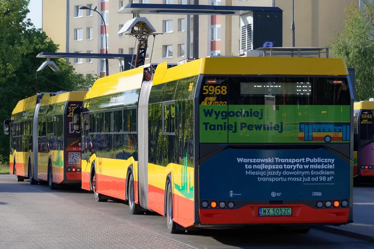 Poprawa transportu publicznego w Polsce: co się zmienia i jak wpływa na nasze życie