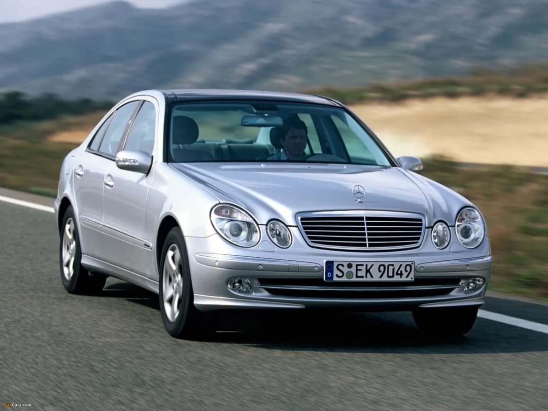 Mercedes-Benz E 320: wszystko, co musisz wiedzieć przed zakupem i opinie użytkowników