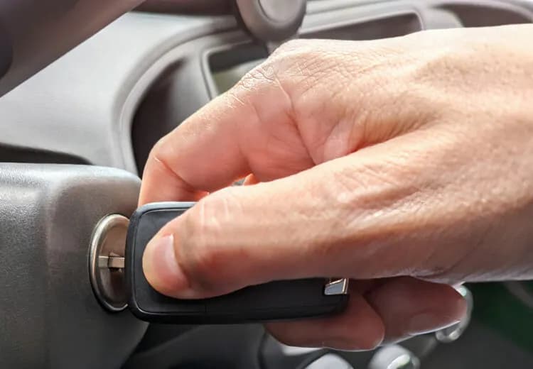 Jak sprawdzić immobilizer w samochodzie? Objawy awarii, diagnoza i naprawa transpondera