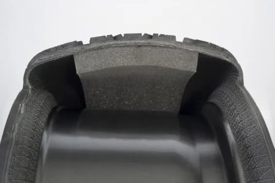 Szumią opony? 5 skutecznych sposobów na wyciszenie hałasu