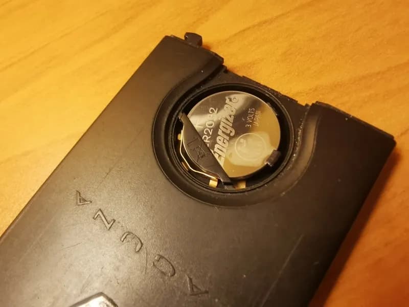 Jak wymienić baterię w kluczyku Golf 4 - prosty poradnik krok po kroku