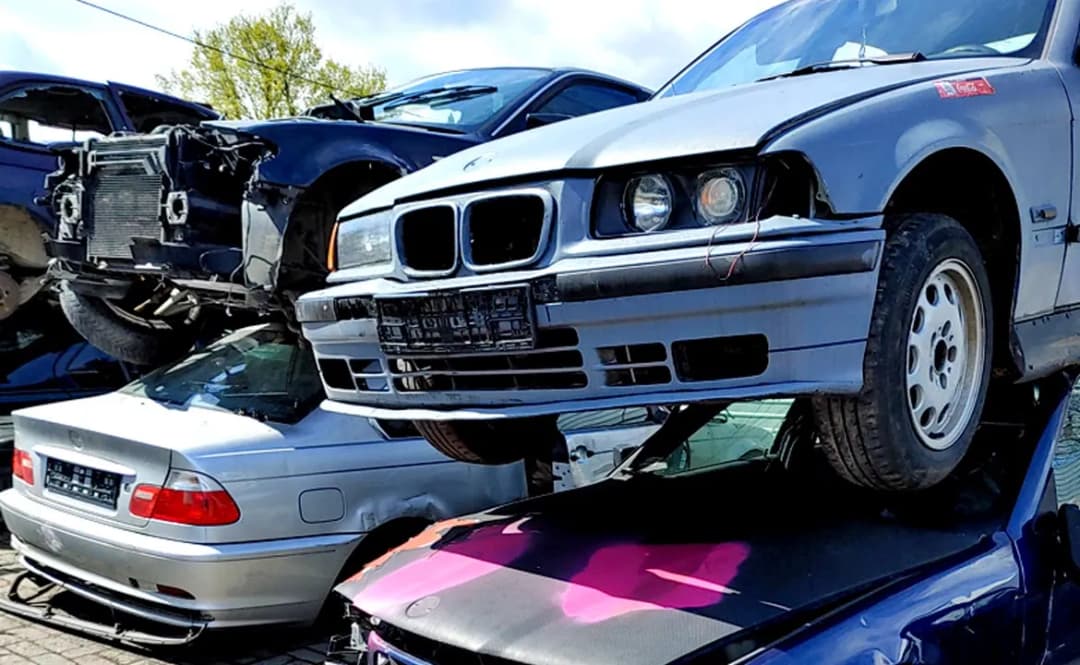 Jak znaleźć odpowiednie hasła do krzyżówek z tematyką auto na złom