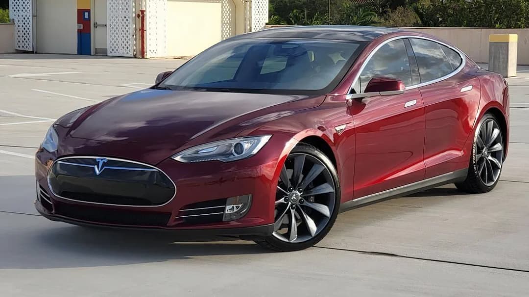 Wszystko o Tesli Model S 85D - moc, zasięg, czas ładowania