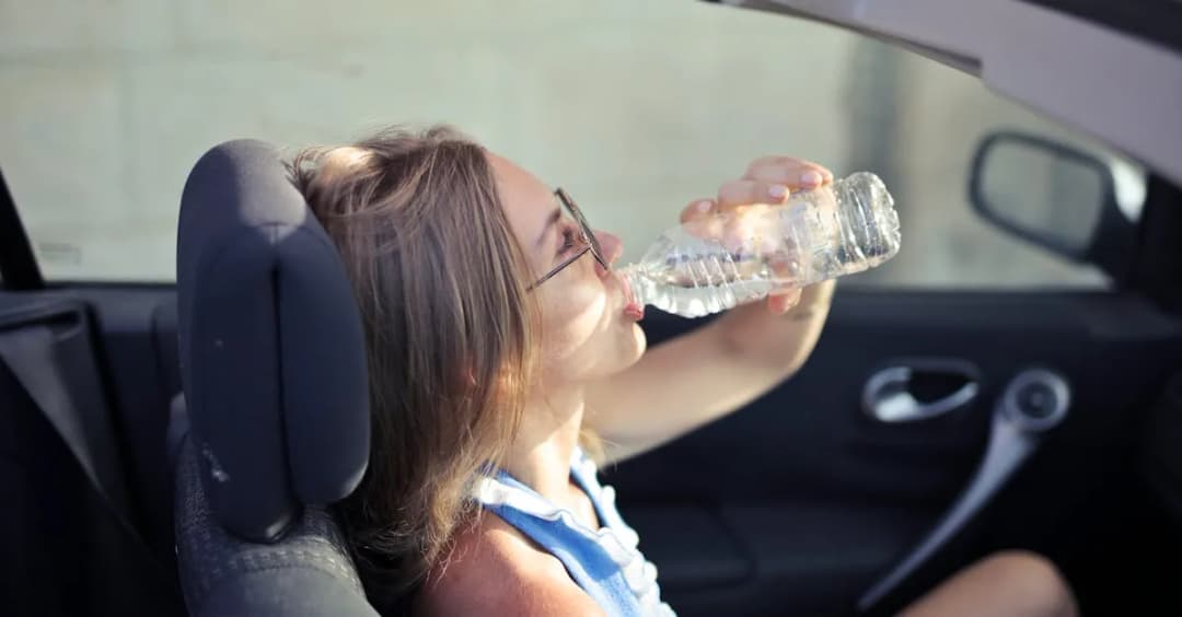 Lusterko z kamerą! Funkcje dla większego bezpieczeństwa na drodze